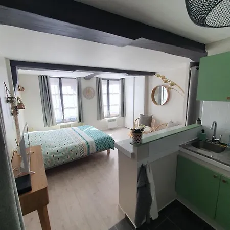 L Haute Du Gouverneur דירה